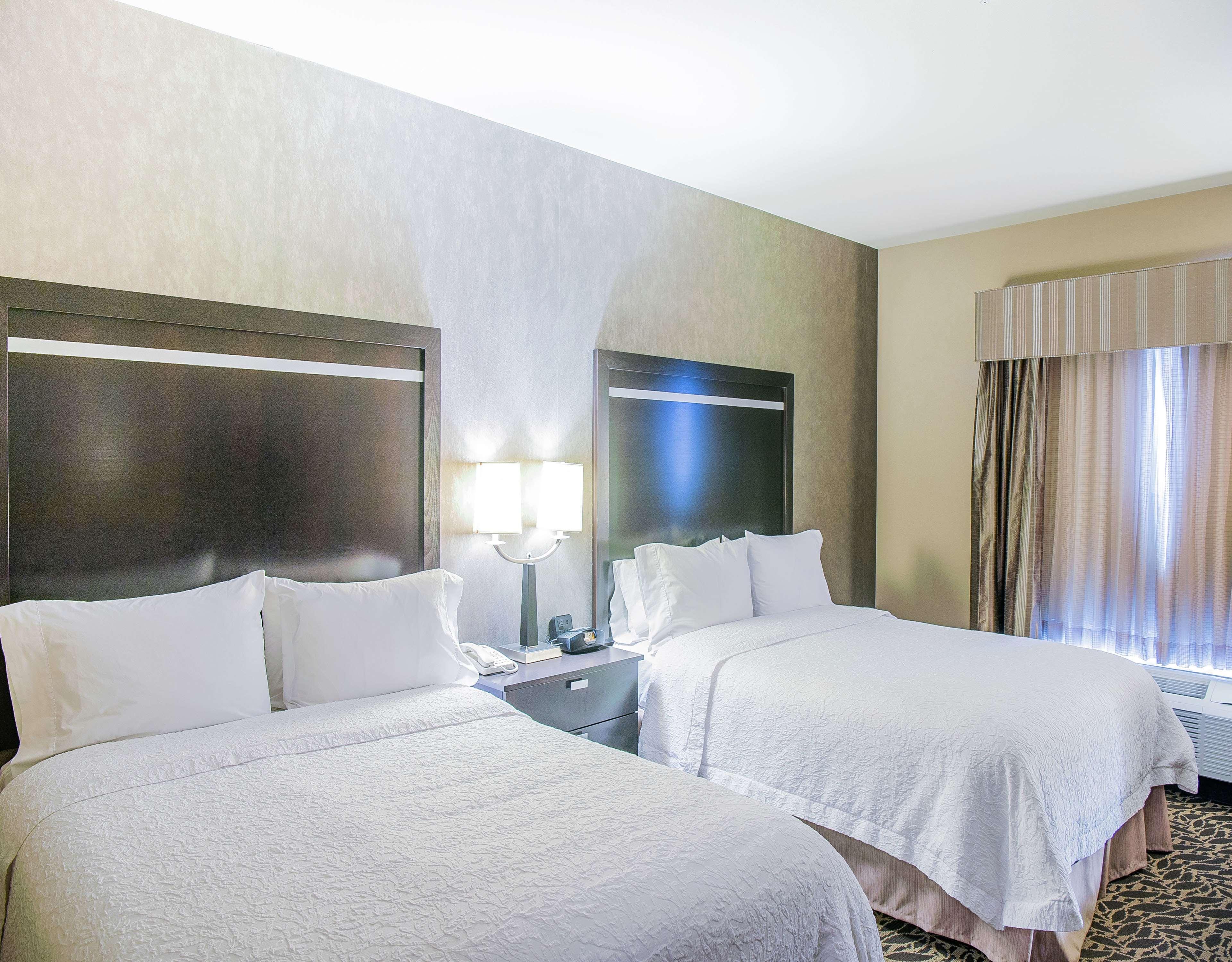 Hampton & Bay Hotel Bay City
