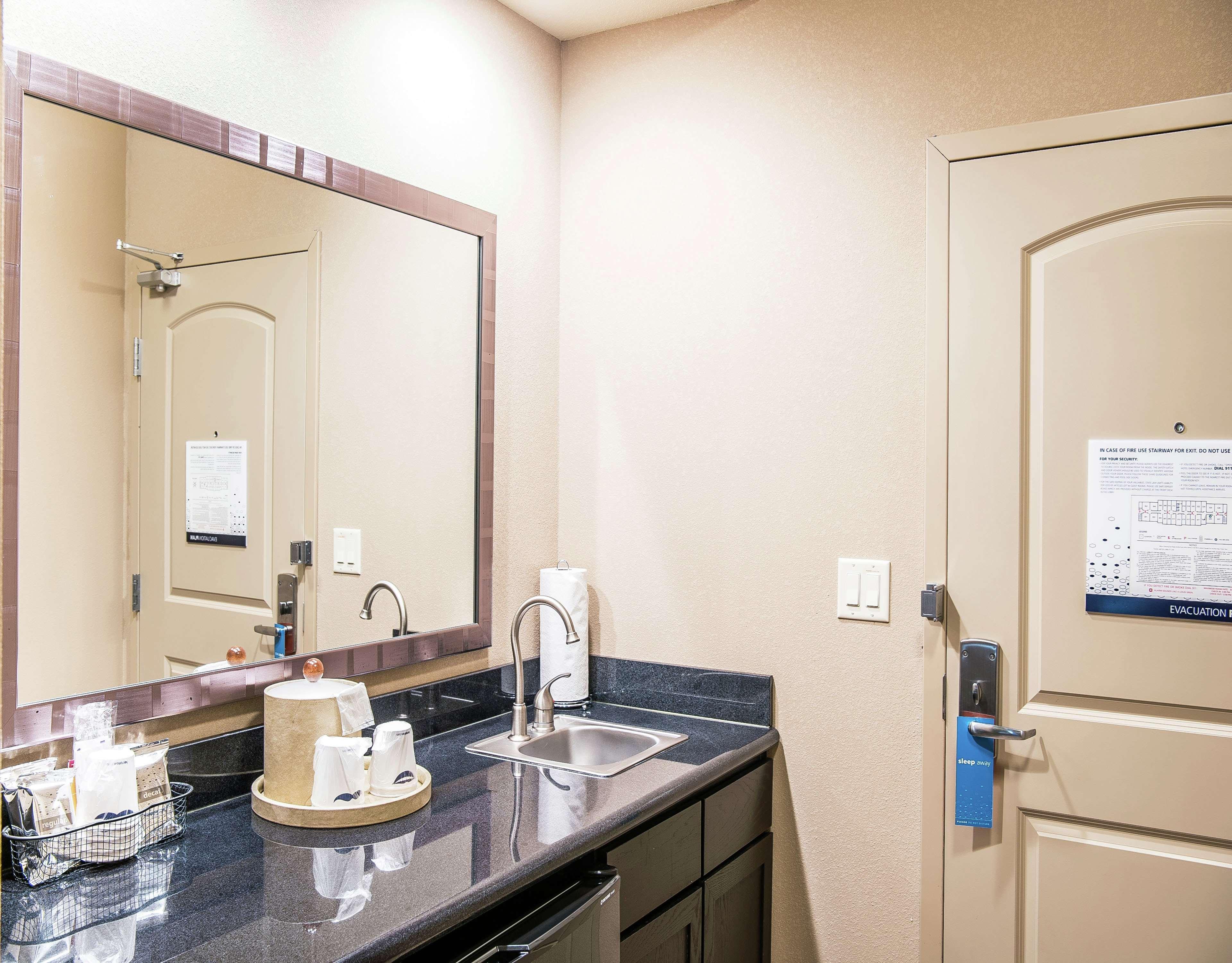 Hampton & Bay Hotel 3*