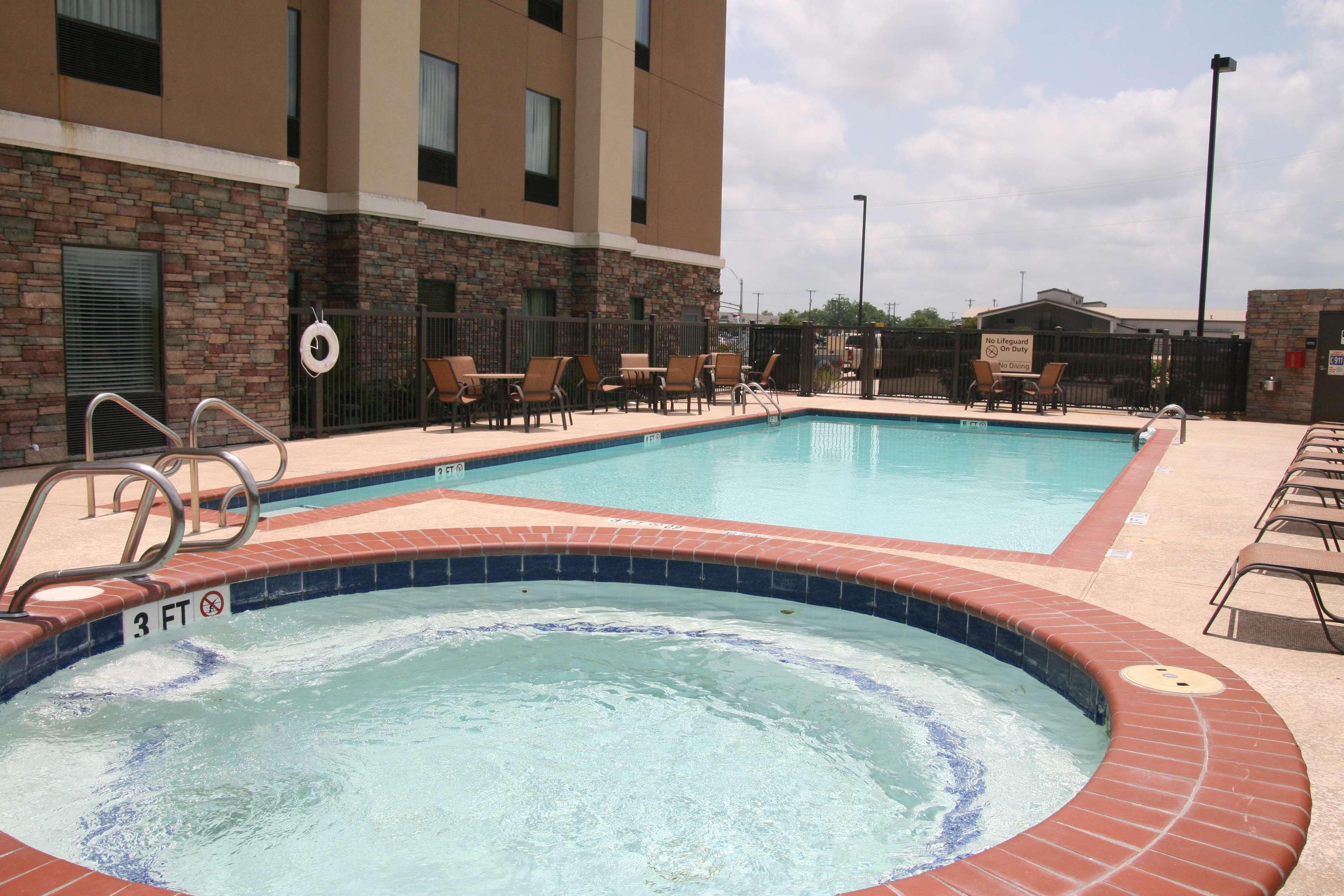 Hotel Hampton & Bay 3*