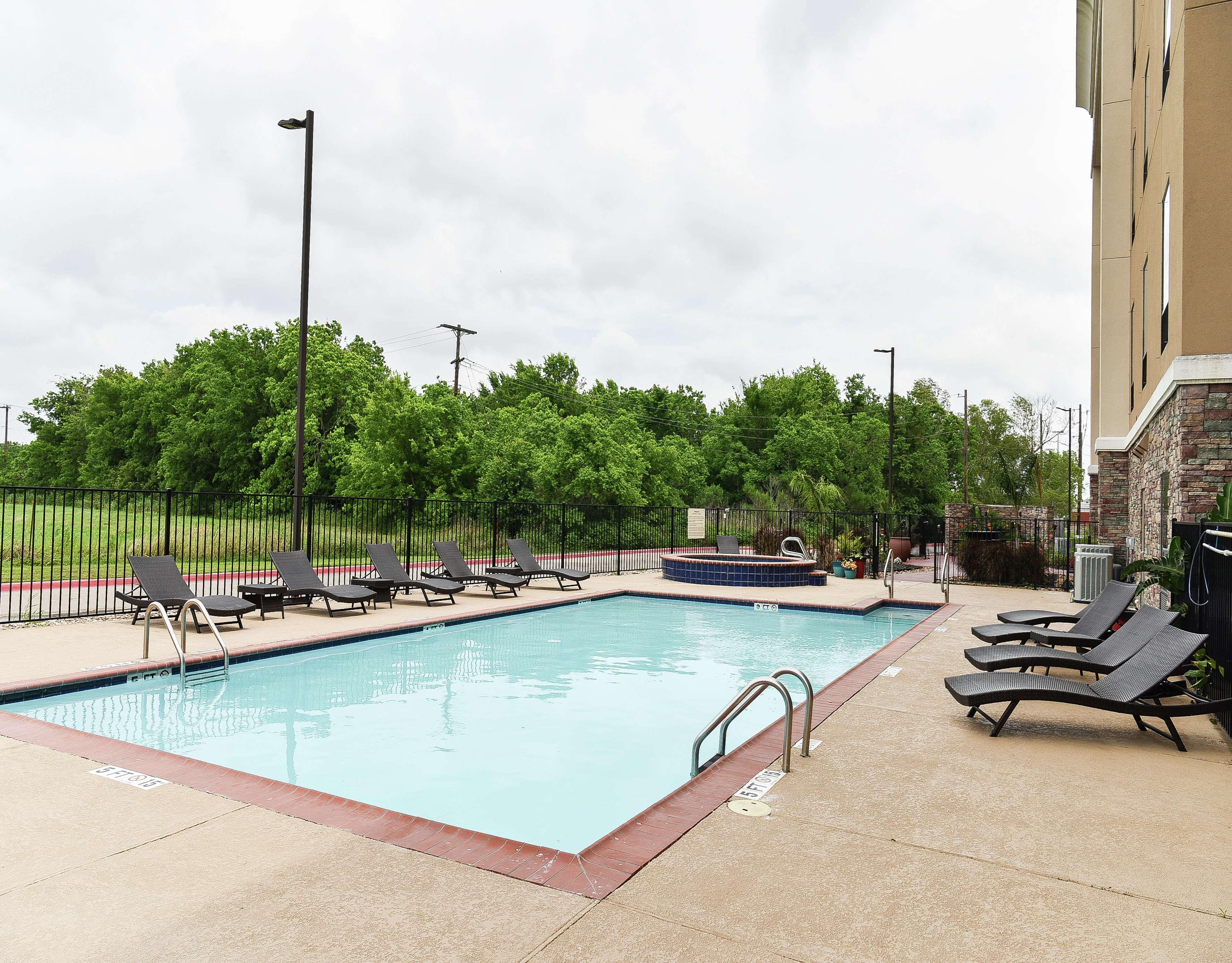 Hampton & Bay Hotel Bay City