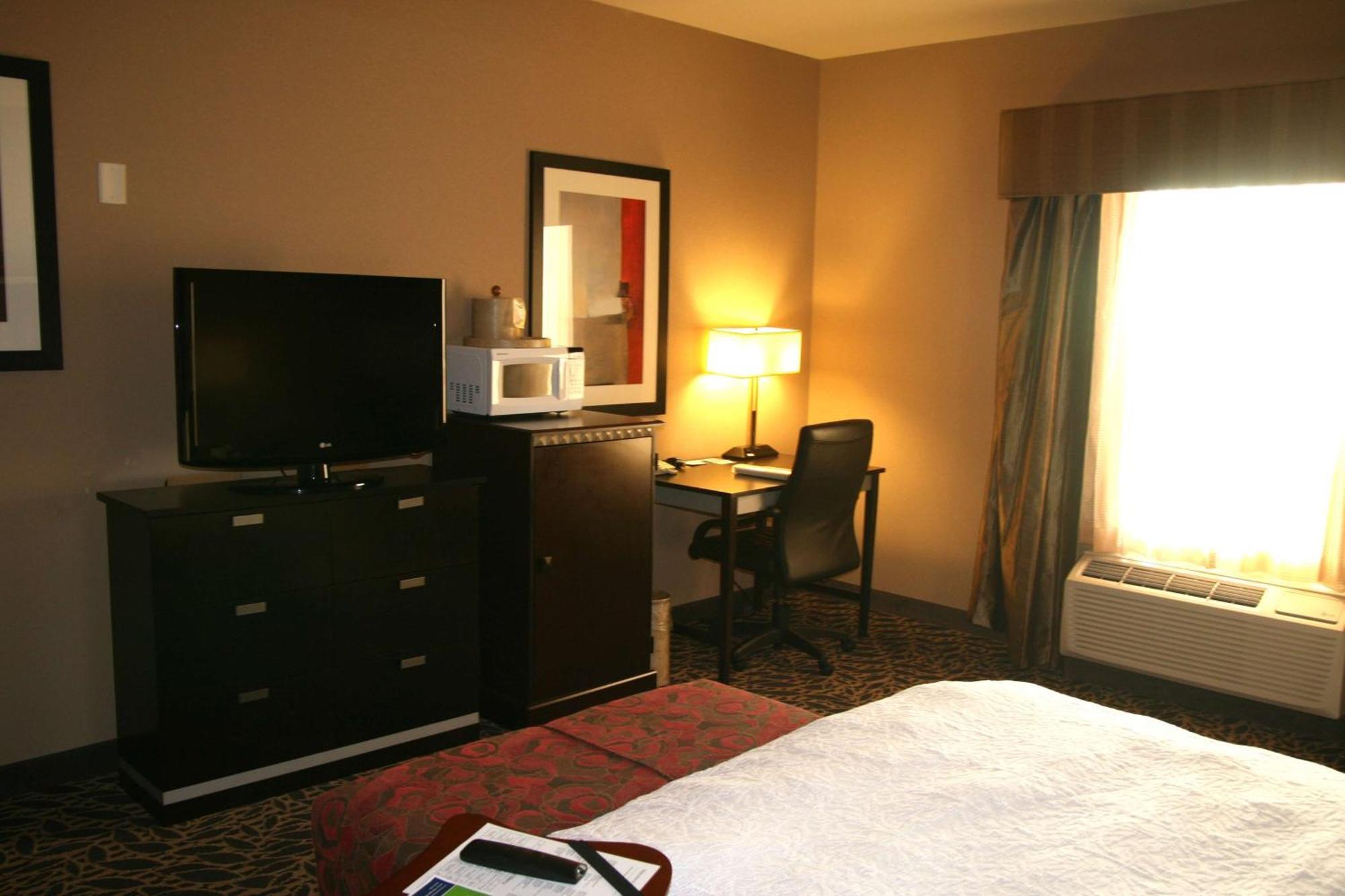 Hampton & Bay Hotel
