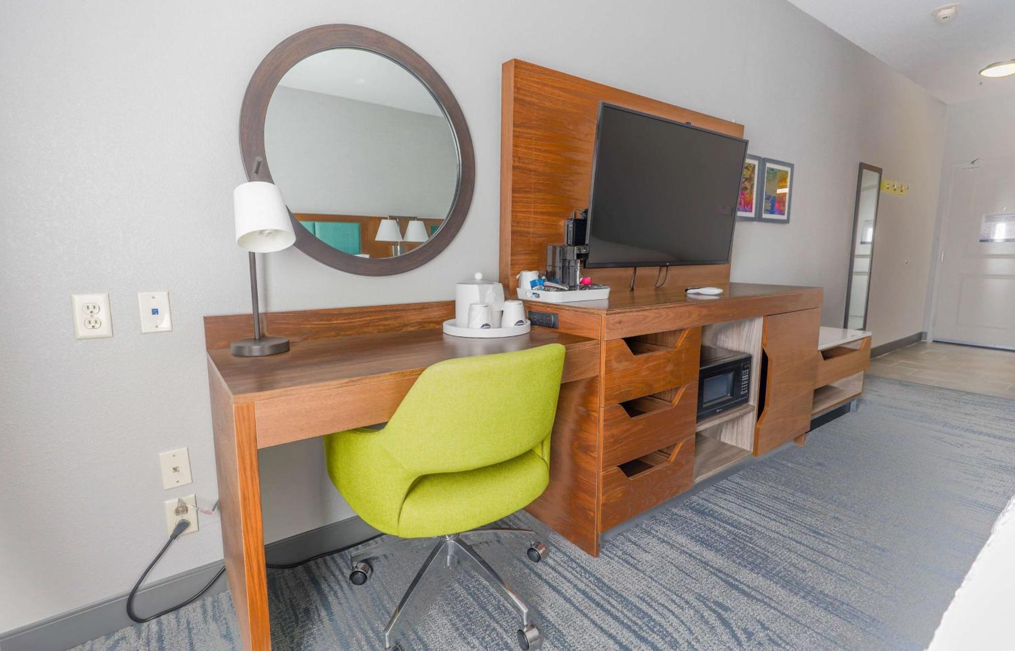 Hampton & Bay Hotel 3*