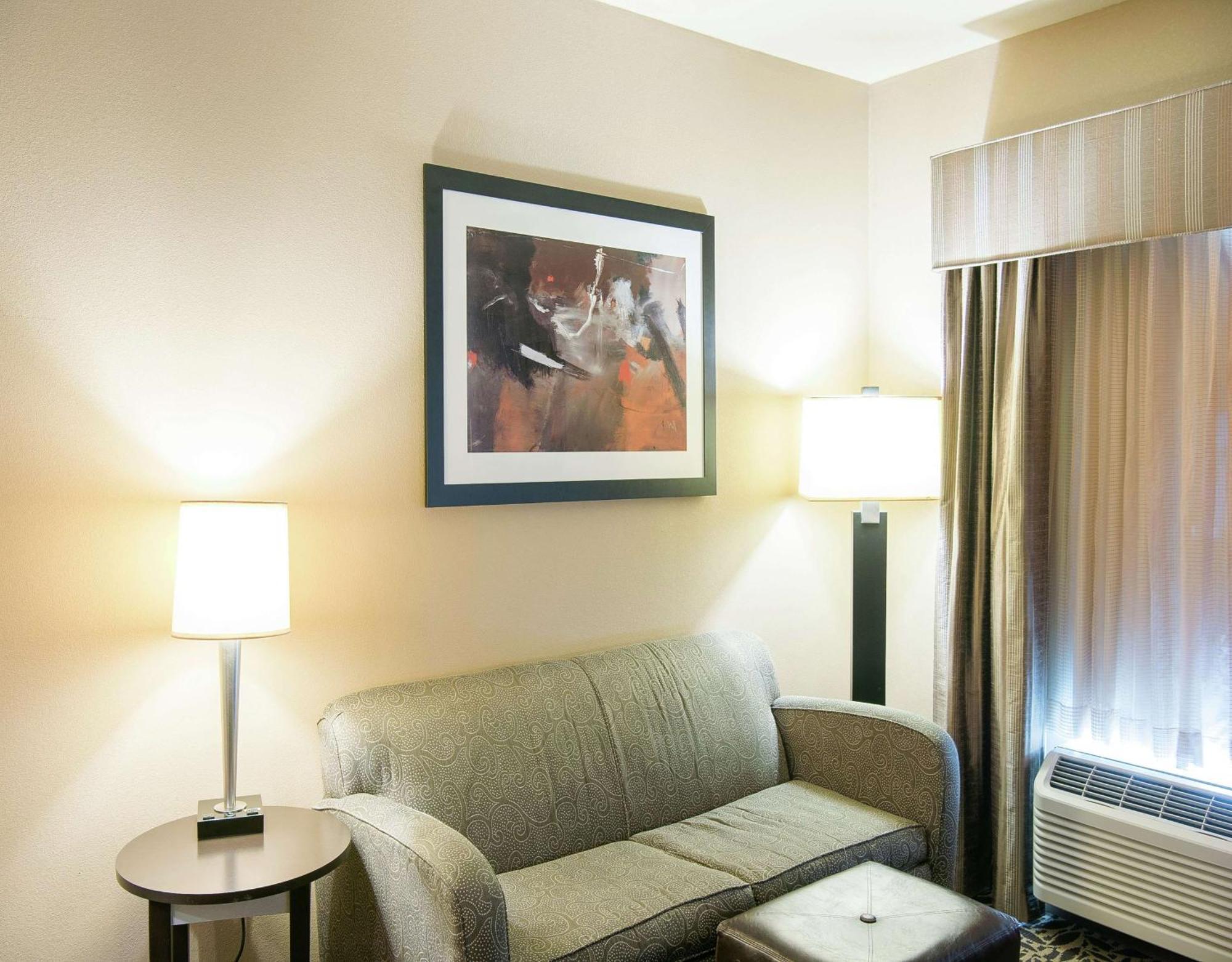 Hampton & Bay Hotel Bay City