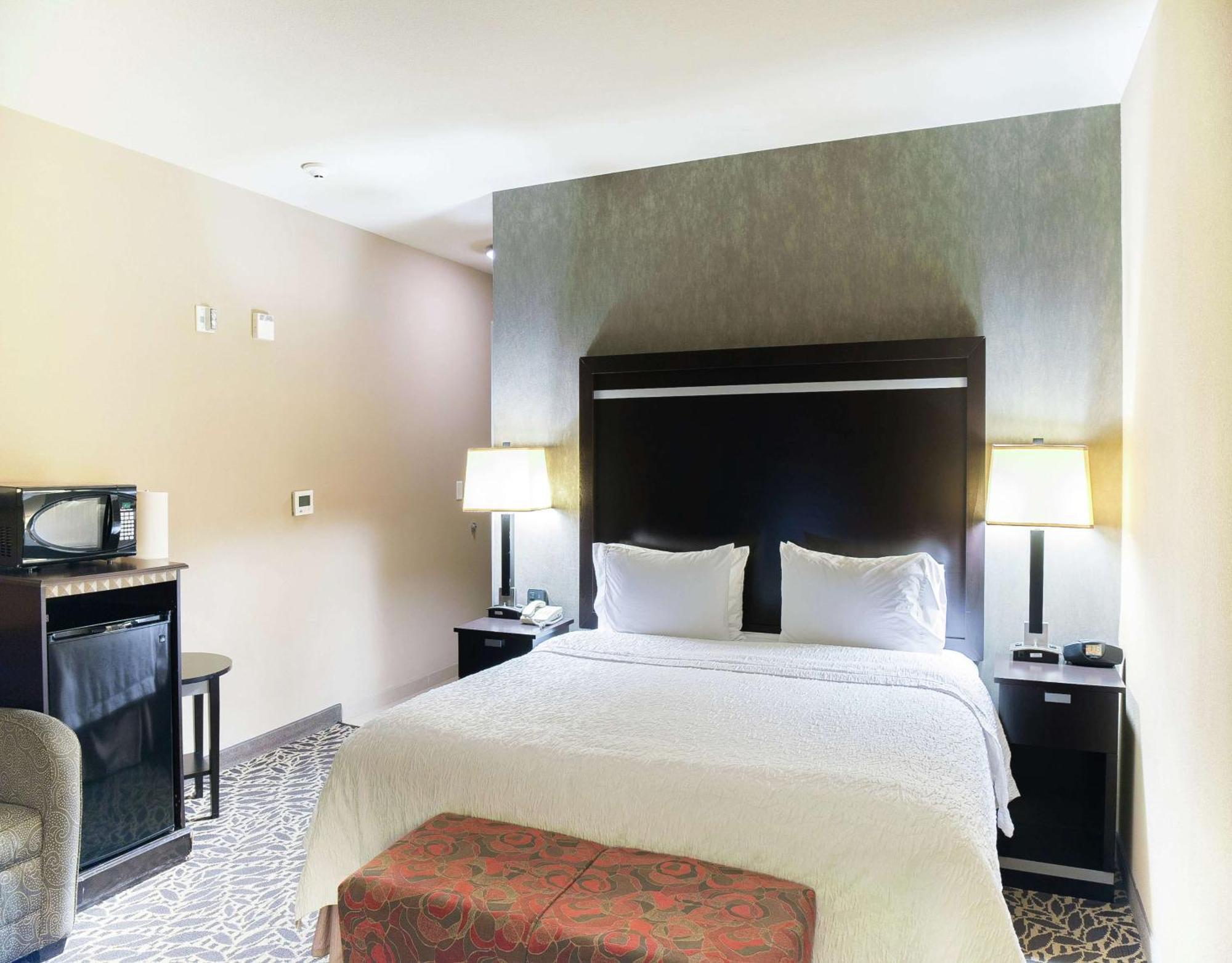 Hampton & Bay Hotel