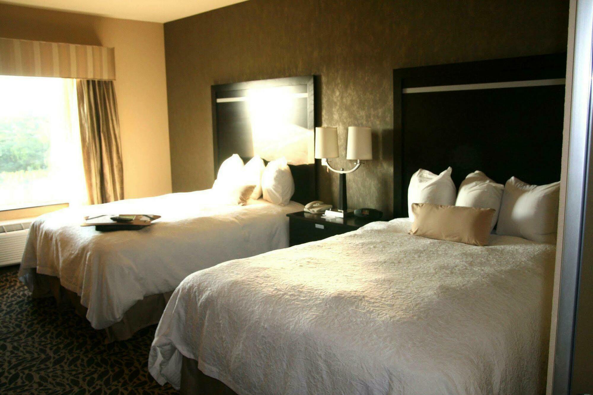 Hampton & Bay Hotel Bay City